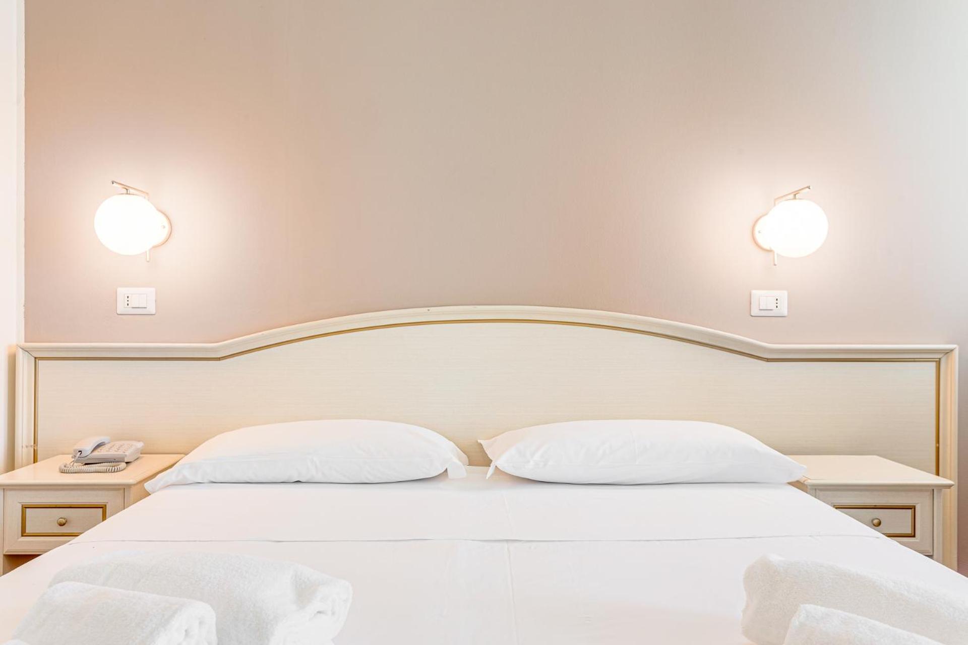 Hotel Schiller Червия Экстерьер фото